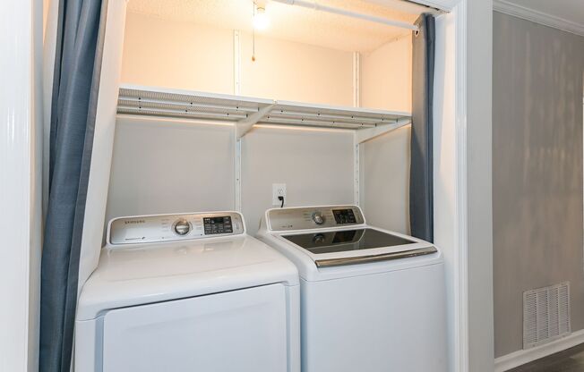 3 beds, 2 baths, $2,450, Unit Unit 122