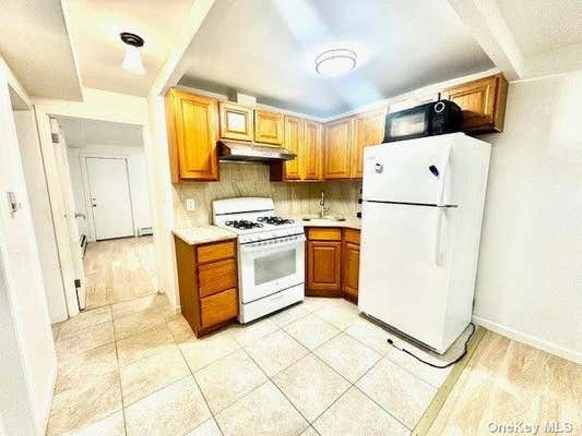 2 beds, 1 bath, 700 sqft, $2,336, Unit B