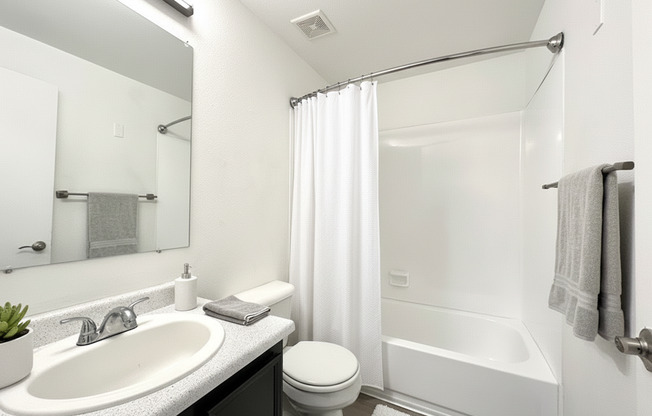 2 beds, 1 bath, 803 sqft, $1,525, Unit 121