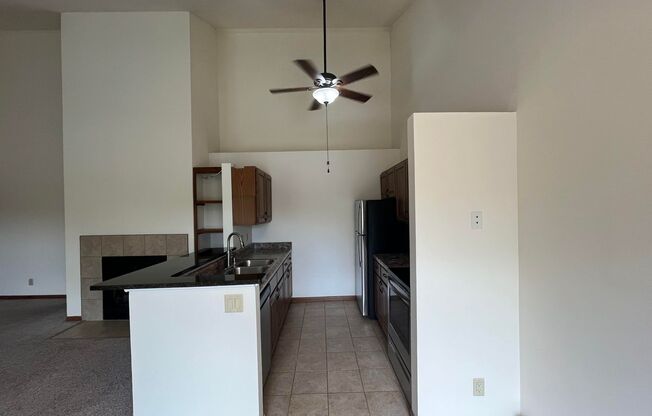 2 beds, 2 baths, 950 sqft, $1,825, Unit 7649CD