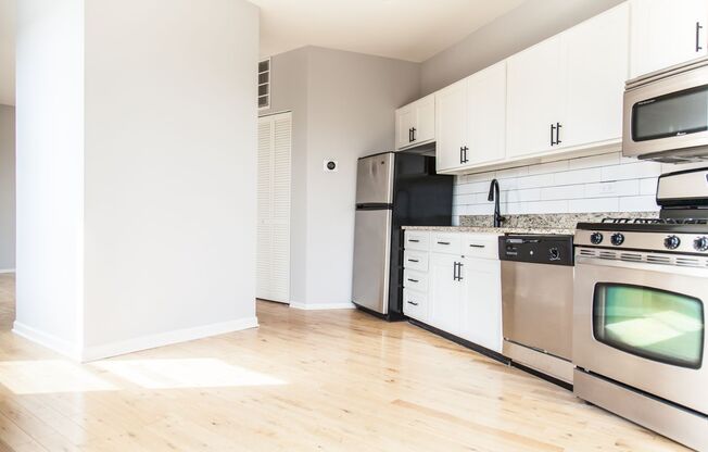 1 bed, 1 bath, 700 sqft, $2,495, Unit 3266 - 3E