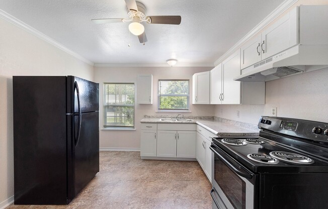 Lovely Brick 3 Bed/1 Bath Home w/ Large Covered Deck Back Porch w/ Fully-Fenced Yard