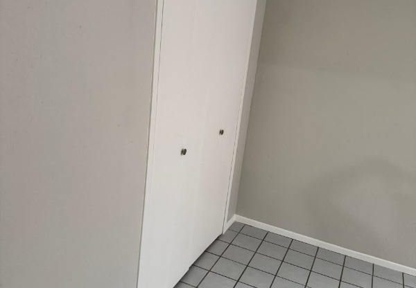 927 W FORMOSA