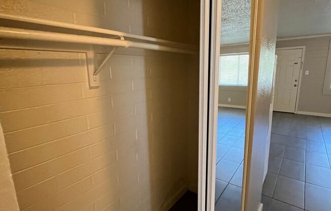 Studio, 1 bath, 400 sqft, $950, Unit 19