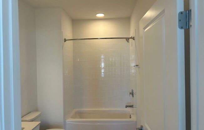 2 beds, 2 baths, 1,010 sqft, $2,595, Unit 4800 157th Street - 401