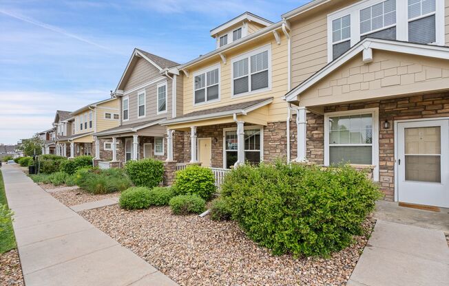 Evolve Real Estate: Beautiful 3 Bed / 2.5 Bath Townhome – Available Now!