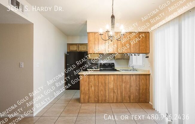 3404 S HARDY DR