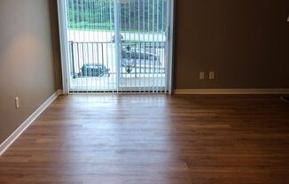 2 beds, 1 bath, 890 sqft, $975, Unit 4-40