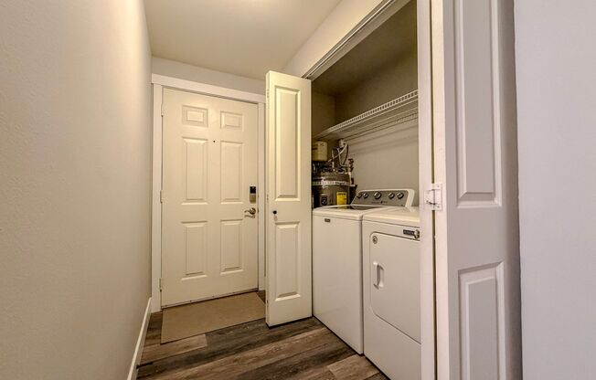 Gorgeous 2bd/2bth Lower Queen Anne Condo, $2,850/mo.