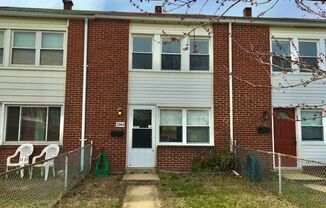 Charming 3 Bedroom/1 Bathroom Townhome in Dundalk, MD!