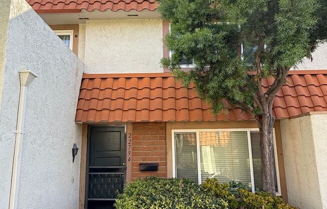 **Coming Soon** Upgraded Lake Forest Condo with Garage 2 Bed | 1.5 Bath | 1020 SF