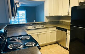 3 beds, 2 baths, 1,000 sqft, $2,600, Unit 14