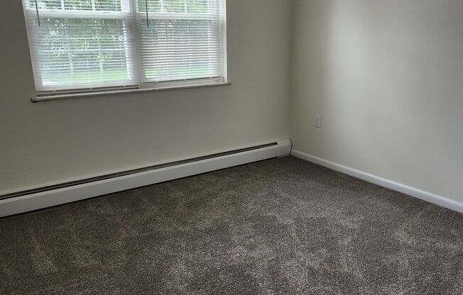 2 beds, 1 bath, 878 sqft, $1,305, Unit WY30002