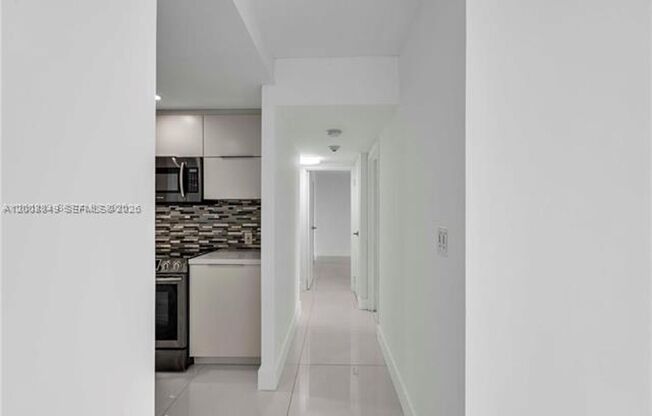 2 beds, 2 baths, 1,357 sqft, $4,000, Unit 100 Bayview Dr # 508