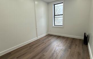 44 15 8 AVE