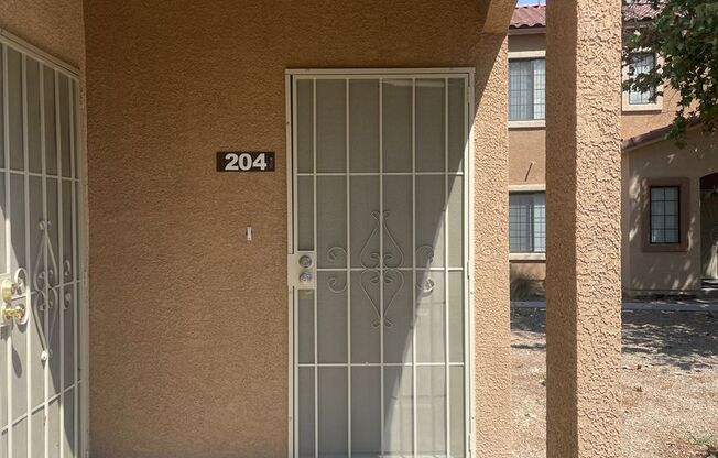 1 Bedroom Located in Gated Community  **2 WEEKS FREE**