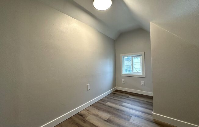 Studio, 1 bath, 325 sqft, $1,195, Unit Unit 5