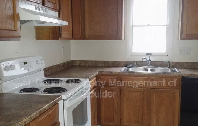 3 beds, 1 bath, $2,700