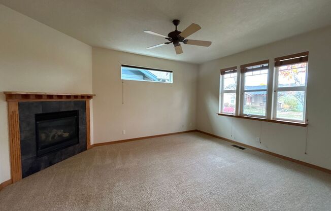 3 Bedroom / 2 Bathroom House in NW Redmond