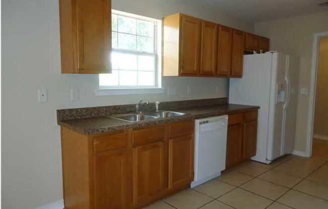 3 beds, 2 baths, $1,900