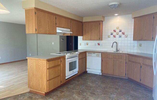 4 bedroom, 3 bathroom Home in Bull Mountain Meadows Neighborhood, Tigard!