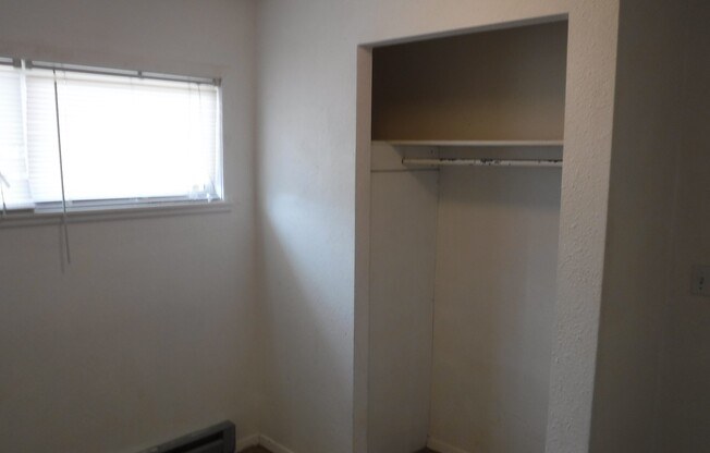 2 beds, 1 bath, 600 sqft, $995, Unit 9837B