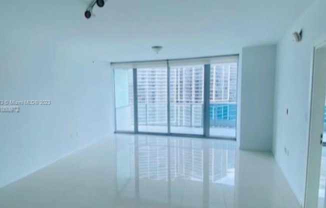 Breathtaking views from every corner of this 33rd-floor unit.Highly desirable 1-bedroom, 1.5-bath residence in Downtown’s most iconic building.