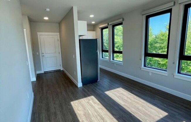 1 bed, 1 bath, 453 sqft, $1,895, Unit 418-301