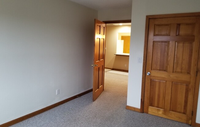 3 beds, 1 bath, 800 sqft, $1,875, Unit 631