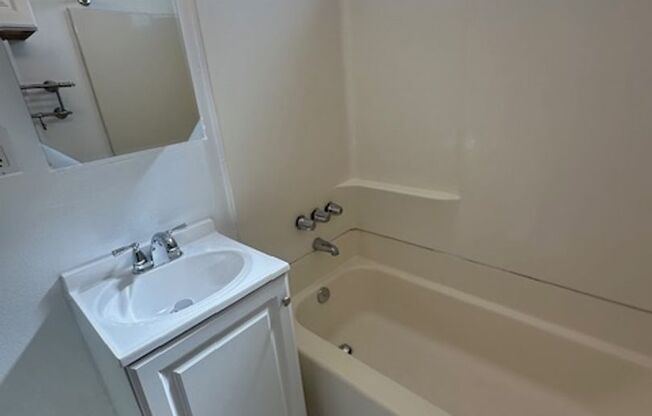 Studio, 1 bath, 350 sqft, $2,000, Unit 7