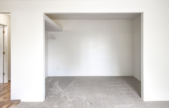 Studio, 1 bath, 474 sqft, $945, Unit 27