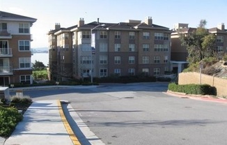EPIC REA: MODERN Top Flr 2BR/2BA Condo w/Parking in Gated Community @ The Cove