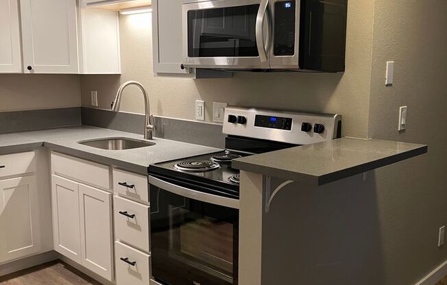 2 beds, 1 bath, 727 sqft, $1,695, Unit 23
