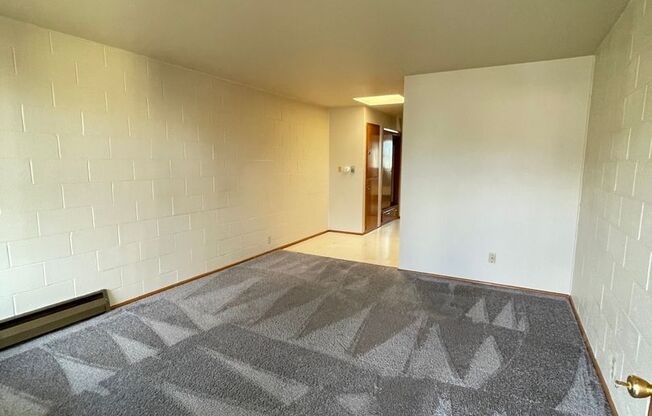 $250 Off First Full Month's Rent! 2nd Floor - 1 Bedroom Apt