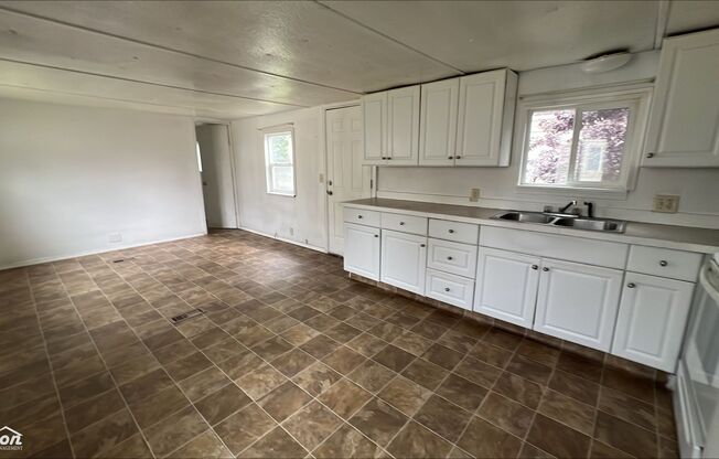 Sun &amp; Sands Mobile Home Court
