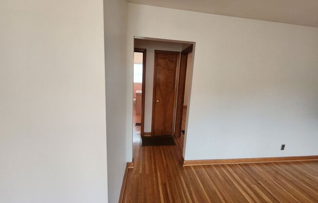 2 beds, 1 bath, $1,595