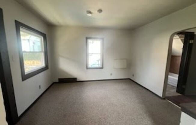 2 beds, 1 bath, $1,075