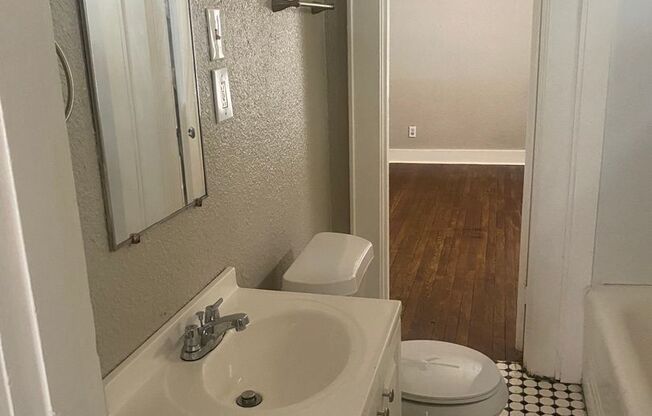 House is all tile floors. Larg1 bedroom 1 bath, Pets considered small dogs only.  Schools: Ramirez, Hutchinson, Lubbock High. No smoking inside.