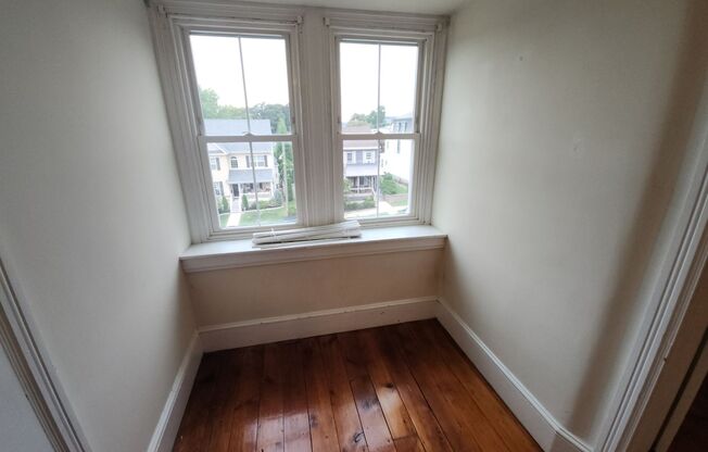 2 beds, 1 bath, $1,650