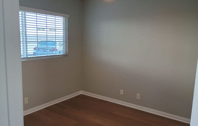 2 beds, 1 bath, 800 sqft, $2,250, Unit 320-03