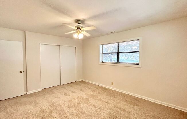 2 beds, 1 bath, $1,100, Unit 3074-A