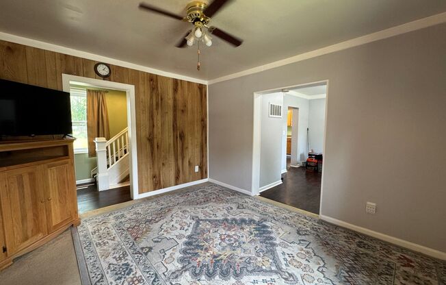 Charming 2 Bed 1.5 Bath Single Family Home With Spacious Yard In Manassas