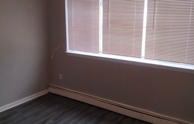 2 beds, 1 bath, 750 sqft, $1,425, Unit AA5