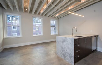 1 bed, 1 bath, $3,100, Unit 45BS-303