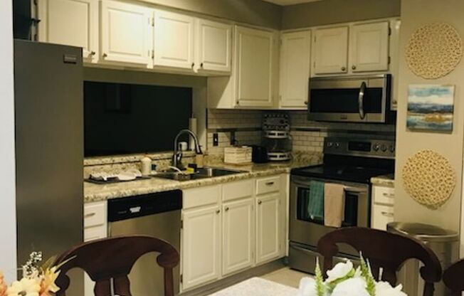 Charming 3-Bedroom Townhome in Hampton, VA ✨