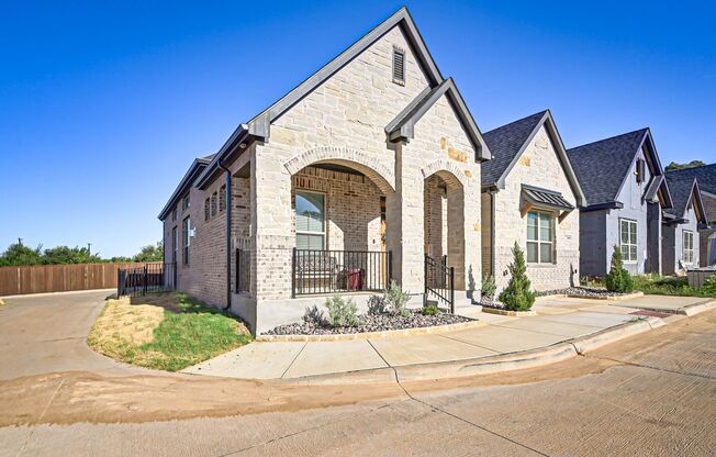 Brand New Fully Furnished Kennedale Luxury Garden Home