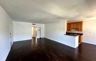 ***MOVE-IN SPECIAL 2 WEEKS FREE RENT***Spacious Upper level 1 bed -1 bath with parking and pool in Encino