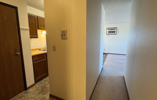 2 beds, 1 bath, 835 sqft, $695, Unit 306