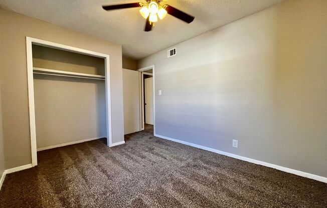 2 beds, 1 bath, 720 sqft, $725, Unit Unit 2