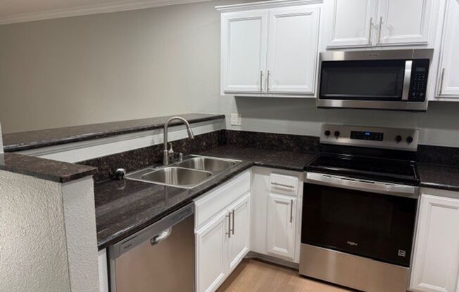 2 beds, 2 baths, 880 sqft, $2,795, Unit N-36